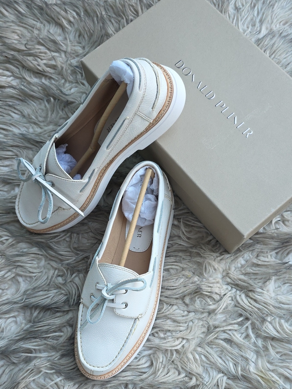 Donald Pliner Lillith Off White Boat Shoe, Size 11, NWT